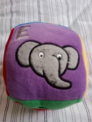 Cube tissu hochet alphabet - hochet, et